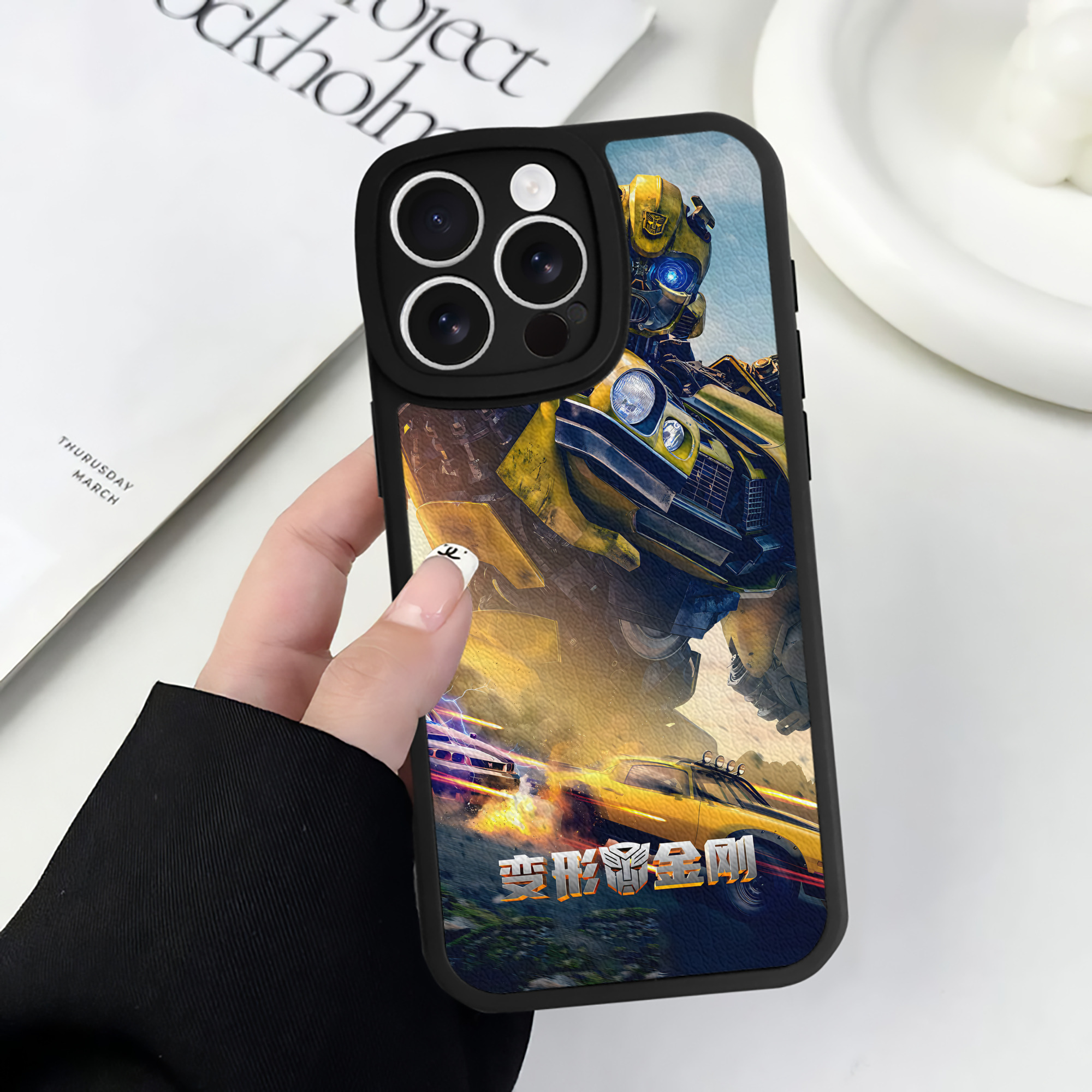 （画像用） Transformers トランスフォーマー 【iPhone 16シリーズ対応】シリコンスマホケース（レザー調） 材質：シリコン
